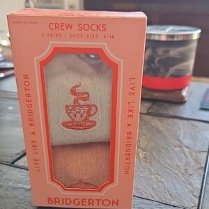LIMITED EDITION Bridgerton Women’s Crew Socks - White & Peach (2-Pack) Sz 4-10